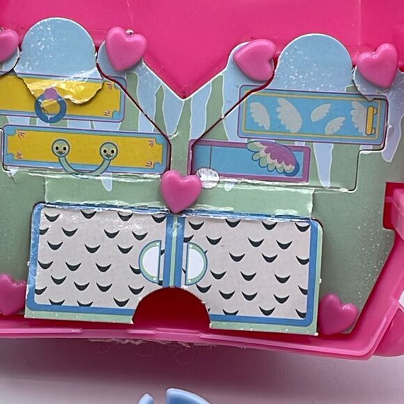 Cry Baby Icy World in case with shoes, bottle & crown - Picture 4 of 11